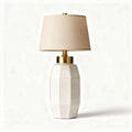 Tischlampe aus keramik mit lampenschirm aus stoff in beige 30 x 30 x 60cm